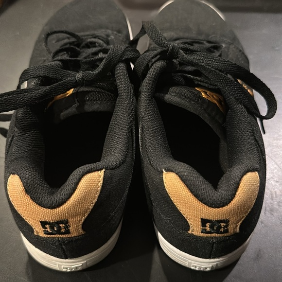 Nice skater shoes. Barely used. - Picture 3 of 4